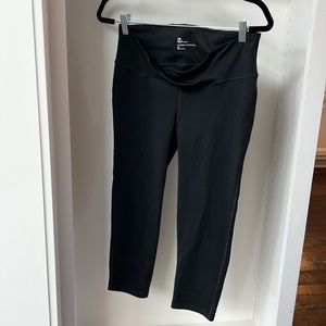 GapFit maternity cropped crossover leggings